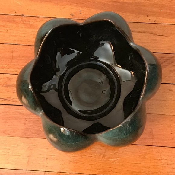 Blue Mountain Pottery Tulip Vase Green Glaze - Picture 2 of 5